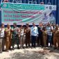 Bupati Takalar H Syamsari Kitta foto bersama usai pelepasan ekspor komiditas porang sebanyak 50 ton di Desa Lassang Barat Kecamatan Polongbangkeng Utara, Takalar. (AK/Berita.News)