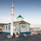 Sebuah masjid yang berdiri di Iqaluit, wilayah Kutub Utara di Kanada. (The Guaridan)
