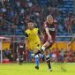 Pemain PSM Makassar, Wiljan Pluim (tengah) saat pertandingan melawan Bhayangkara FC pada Piala Indonesia 2018, di Stadion Andi Mattalatta, Makassar beberapa waktu lalu. (Foto: Instagram/psm.corner)