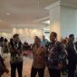 Bupati Kabupaten Luwu, Basmin Mattayang (kanan) berbincang dengan Gubernur Provinsi Sulsel Nurdin Abdullah (kedua kiri) pada Musrembangnas 2019, di Hotel Sangri-La, Jakarta, Kamis (9/5/2019). (IST)