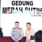 Wakapolres Gowa, Kompol Muh Fajri yang didampingi Kasat Reskrim Polres Gowa, Iptu Muh Rivai dalam press conference pasca pemeriksaan Bupati Gowa.