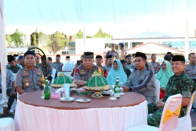 					Kapolda Sulsel Irjen Pol Hamidin duduk bersama Wabup Takalar, Kapolres dan unsur Forkopimda, Senin (27/5/2019).(berita.news. Abdul Kadir) 