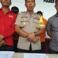 Wakapolres Gowa, Kompol Muh Fajri saat didampingi Kasubag Humas dan Kasat Reskrim Polres Gowa dalam press conference penetapan tersangka kasus Kota Idaman Pattalassang.