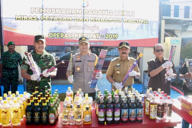 					Pemusnahan ribuan barang bukti hasil Operasi Cipta Kondisi oleh Polres Gowa bersama Forkooimda Kabupaten Gowa. (Berita.News/ACP)