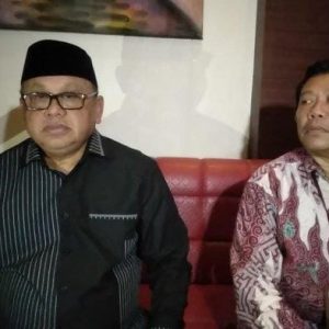 Konferensi pers pemberhentian Direktur RSUD Lanto Dg Pasewang oleh Syafruddin Nurdin (kiri) Khalid Salih ketua Persi (kanan). (Tribun Jeneponto)