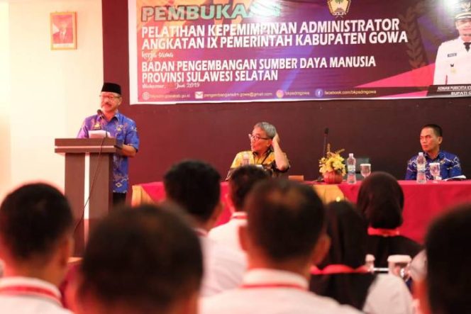 					Wakil Bupati Gowa, Abd Rauf Malaganni saat membuka Pelatihan Kepemimpinan Administrator Angkatan IX Pemkab Gowa. (Berita.news/ACP). 