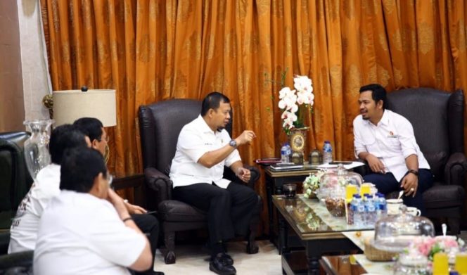 					Pj Walikota Makassar Disodori Proposal Rp20 Miliar