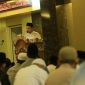 Pj Walikota Makassar Iqbal Suhaeb saat memberikan kultum di Masjid Sultan Alauddin Kompleks UMI.(Berita.news/Ratih Sardianti Rosi).