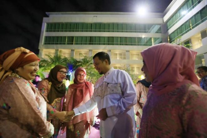 					Pj Wali Kota Makassar, Dr M Iqbal S Suhaeb saat menghadiri jamuan makan malam Simposium Kelautan dan Perikanan Nasional VI dan Internasional ll FKP Unhas, Jumat (21/6/19).(Berita.news/Ratih Sardianti Rosi)