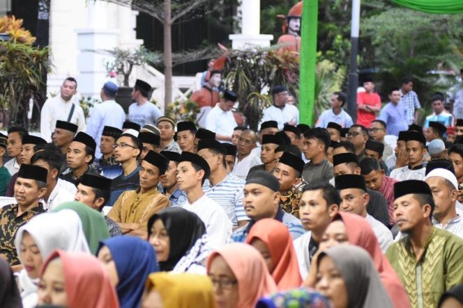 					Suasana buka puasa bersama Bupati dan wakil Bupati Gowa  bersama perangkat daerah serta organisasi kepemudaan, Senin (3/6/2019).(Berita.news/ACP). 