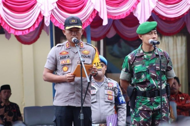 					Kapolres Bantaeng AKBP Adip Rojikan pimpin gelar apel konsolidasi sinergi Ops Ketupat 2019 di Mapolres Bantaeng, Kamis (13/6/2019).