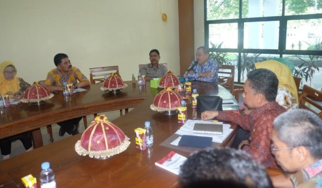 					Sekda Takalar H Arsyad saat menerima Kunker Pansus DPRD Soppeng di ruang Galery Kantor Bupati Takalar, Kamis (13/6/2019). 