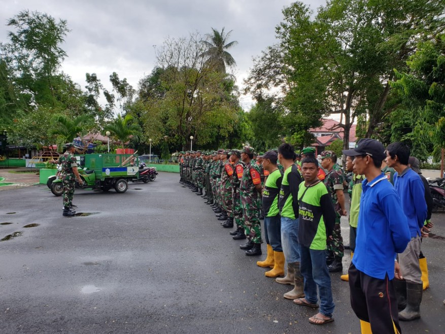 Apel gabungan TNI dan Dinas Lingkungan Hidup dan Pertanahan di Alun-alun lapangan Makkatang Daeng Sibali, Kamis (13/6/2019).