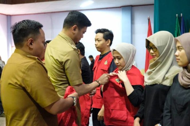 					Bupati Gowa, Adnan Purichta Ichsan saat menghadiri pelepasan mahasiswa KKN Unhas Angkatan 102.
