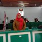 Kepala Desa Lonrong, Rosdiana terdakwa pelanggaran Pemilu saat usai menjalani sidang. (Berita.News/Fitriani Aulia Rizka)