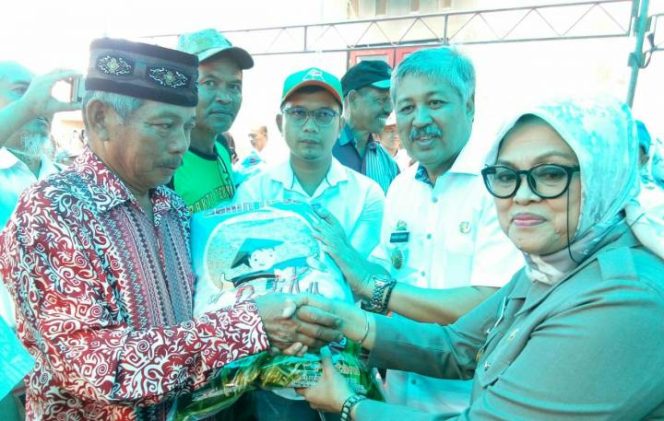 					Kepala Dinas DKP-TPH Sulsel Fitriani Sanusi didampingi Bupati Pinrang Andi Irwan Hamid.