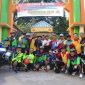 Beberapa peserta gowes sinergitas berpose di depan titik start eremerasa. (Berita.news/Fitriani Aulia Rizka).