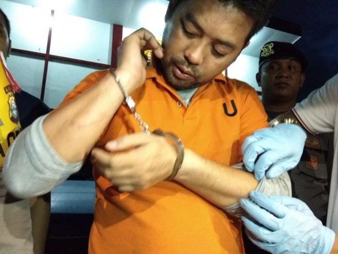 					Wahyu Jayadi alias WJ tersangka pembunuhan yang menewaskan rekan kerjanya Siti Zulaeha Djafar Staf di Universitas Negeri Makassar (UNM).