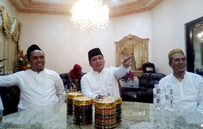					Ketua DPD I Partai Golkar Sulsel, Nurdin Halid (tengah), Wakil Ketua DPD I Golkar Sulsel Muhammad Risman Pasigai (kiri) dan Ketua Harian Bappilu Golkar Sulsel, Syamsu Rizal. (Foto: BERITA.NEWS/AW)