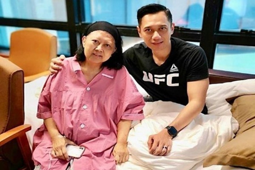 Ibu Ani Yudhoyono dan sang anak AHY