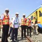 Gubernur Sulsel Nurdin Abdullah dan Menhub Budi Karya Sumadi saat tinjau Rel KA Trans Sulsel Makassar-Barru. (BERITA.NEWS/KH).