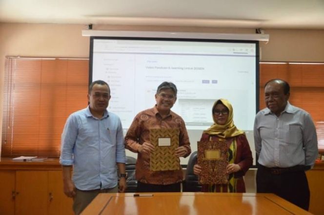 					Penandatanganan MoU yang dihadiri Ketua STIK Mandala Waluya Kendari Ibu DrPH. Tasnim S.K.M., M.M. dan Ketua STIE Nobel Indonesia Bapak Dr. H. Mashur Razak S.E.,M.M di Gedung STIE Nobel Indonesia Jalan Sultan Alauddin no.212, Makassar, selasa (2/7/19).(Berita.news/Ratih Sardianti Rosi). 