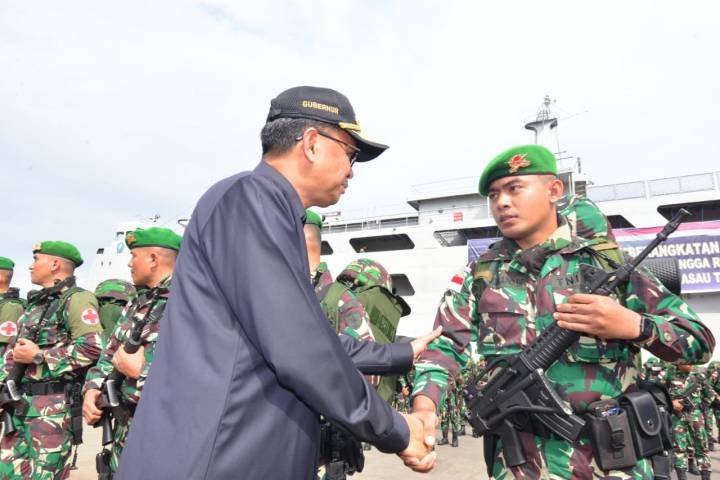 Gubernur Sulsel Nurdin Abdullah lepas pasukan perbatasan Indonesia di Papua. (Berita.news/KH).