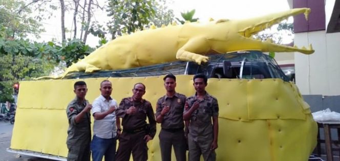 					Kepala Satpol PP Gowa, Alimuddin Tiro (Tengah) bersama anggotanya. (Berita.news/ACP). 