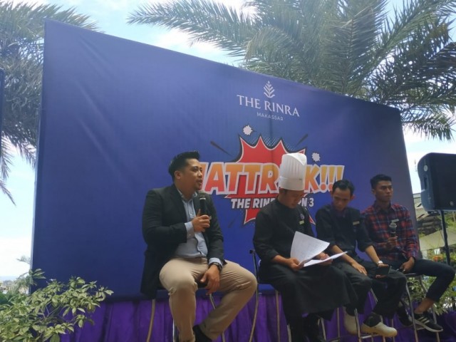 Konferensi pers bersama Marcom Manager The Rinra, Azis Munawir, Chef Executive The Rinra, Syahril, Head Chef Pizza e Birra, Mahmudin dan Outlet Manager Sync, Wancul di Hotel The Rindra, Kamis (18/7/19). (Berita.news/Ratih Sardianti Rosi).