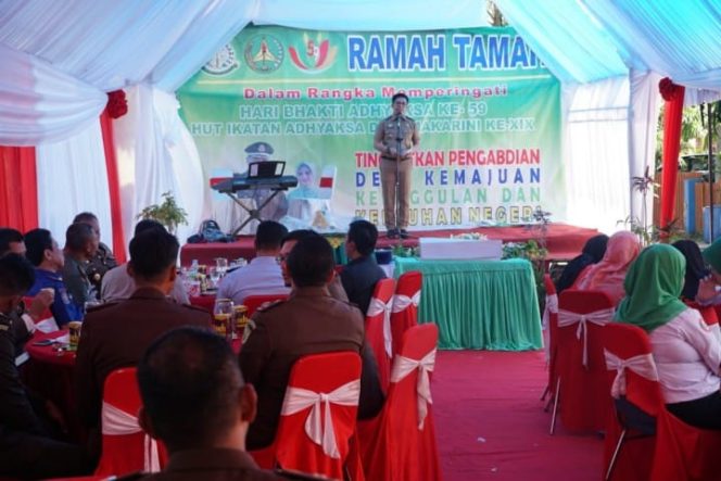 					Wakil Bupati Tomy Satria Yulianto menghadiri ramah tamah dan syukuran dalam rangka Hari Bhakti Adhyaksa ke 59 tahun 2019 di Kantor Kejaksaan Negeri Bulukumba. (BERITA.NEWS/IL). 