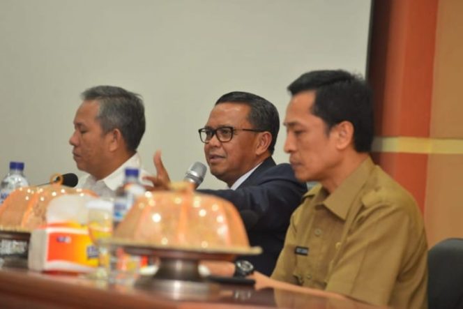 					Kadis Bina Marga Prof Rudi dan Gubernur Sulsel Nurdin Abdullah. (Berita.news/KH). 