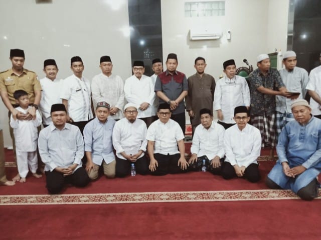 Pj Wali Kota Makassar Dr M Iqbal S Suhaeb saat menghadiri Jumat ibadah di masjid Nurul Fatwa, Jalan Sultan Alauddin III No 14, Kelurahan Mangasa, Kecamatan Tamalate, Jum'at (26/7/19). (BERITA.NEWS/Ratih Sardianti Rosi).
