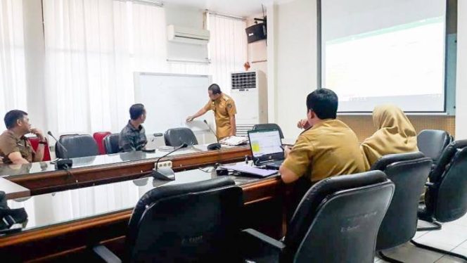 					Wakil Gubernur Sulsel Andi Sudirman Sulaiman sidak kantor Dinas Bina Marga dan Bina Konstruksi. (BERITA.NEWS/KH). 