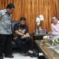 Pj Wali Kota Makassar Iqbal Suhaeb, Sekda Kota Makassar M Ansar, saat menyambut General Manager Citraland City Losari Makassar Hendra Wahyuadi beserta staffnya di Makassar, Selasa (29/7/2019). (BERITA.NEWS/Ratih Sardianti Rosi).