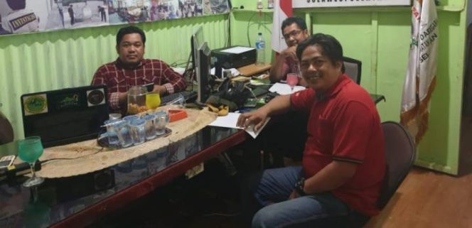 					Ketua LSM Laksus Muhammad Ansar (Kiri), Ketua LSM LPHS Djaya Jumain (Kanan) dan Ketua LSM LIPAN Muhammad Nasir. 