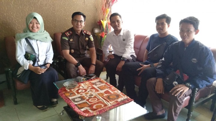 Foto bersama Ketua DPD Gardha Indonesia Faizal Hamzah Barlian (Baju Putih), Kajari Takalar dan panitia GI GTS. (Berita.news/Abdul Kadir).