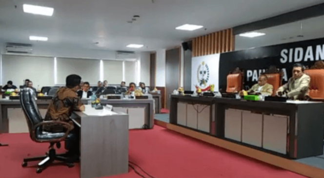 					Pansus Hak Angket Dewan panggil salah satu Staf Khusus Gubernur, Zulham Arif. (Berita.news/KH). 