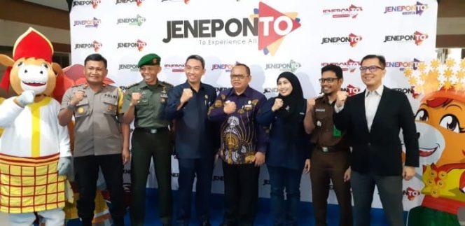 					Foto bersama usai peluncuran logo dan maskot kabupaten Jeneponto. (BERITA.NEWS/Ilham). 