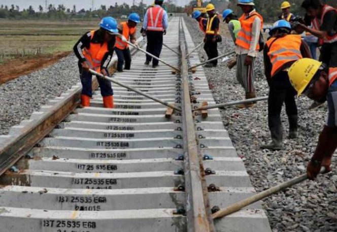 					Pembangunan Rel KA Makassar-Barru. (BERITA.NEWS/KH). 