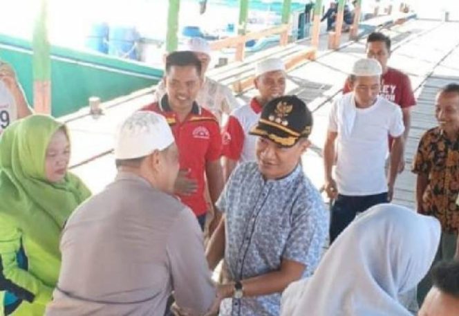 					Camat Sangkarrang, Firnandar Sabara saat melakukan kunjungan ke Pulau Barrang Lompo, Kelurahan Barrang Lompo, Jumat (2/8/2019)
