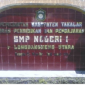 Papan nama SMP Negeri 1 Polut. (BERITA.NEWS/Hasrullah).