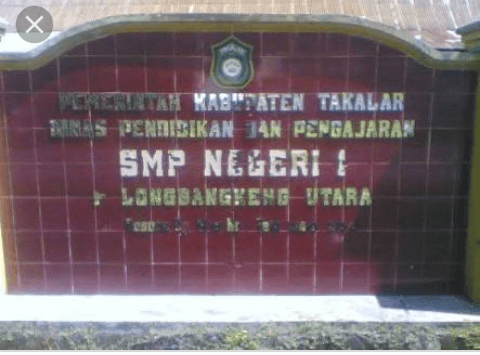 Papan nama SMP Negeri 1 Polut. (BERITA.NEWS/Hasrullah).
