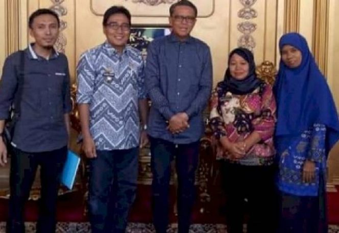 					Pemerintah Kecamatan Kepulauan Sangkarrang, Kota Makassar menemui Gubernur Sulawesi Selatan, Nurdin Abdullah di Rumah Jabatan Gubernur, Kamis (20/6/2019)