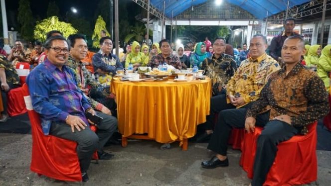 					Ramah tamah lepas sambut Kajari Bulukumba dihalama Rujab Bupati. (BERITA.NEWS/IL). 