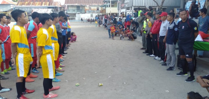 Turnamen sepakbola di buka Kapolsek Pulau 9 (BERITA.NEWS/Muhammad Aswin).