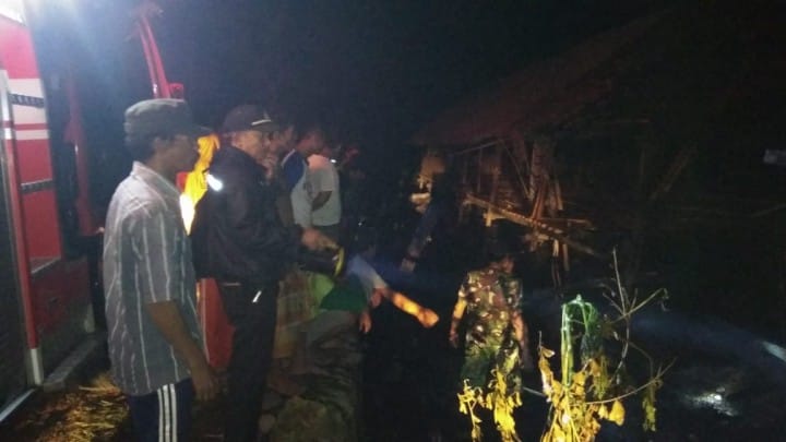 Suasana usai terjadi kebakaran kandang ayam potong di Dusun Maero, Desa Maero, kecamatan Bontoramba, Kabupaten Jeneponto, Sulawesi Selatan, Rabu (7/8/2019) pukul 8.50 Wita. (BERITA.NEWS/Ilham).