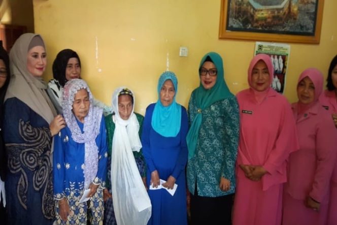 					TP PKK Luwu Hiasi Peringatan HUT RI ke-74 dengan Anjangsana Ke LKSA & Keluarga legion Veteran