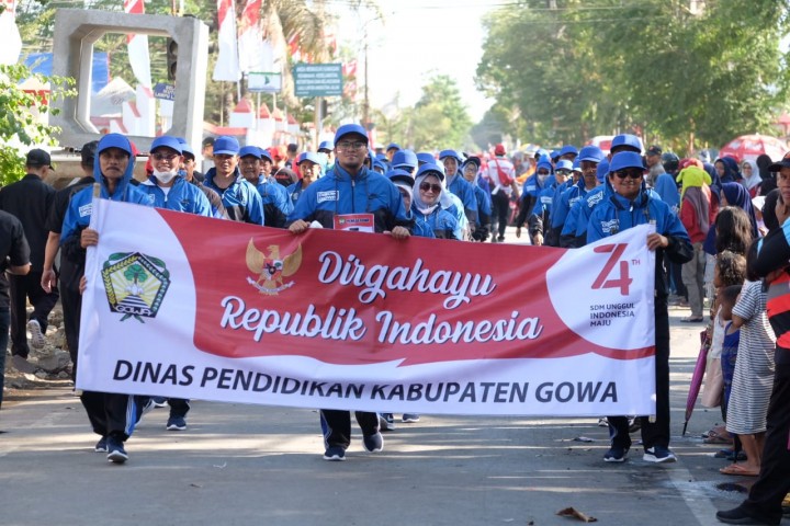 Kekompakan Dinas Pendidikan Kabupaten Gowa yang turut berpartisipasi dalam lomba Gerak Jalan antar Instansi. (BERITA.NEWS/ACP).