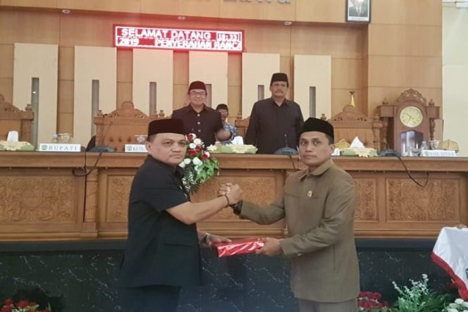 					Wabup Luwu Serahkan Rancangan APBD Perubahan 2019