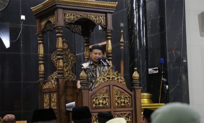 					Pj Wali Kota Makassar Iqbal Suhaeb saat memberikan sambutan di masjid Babussalam, jln. Babussalam I No 10, Kecamatan Panakukang, Jumat (16/8/2019).
